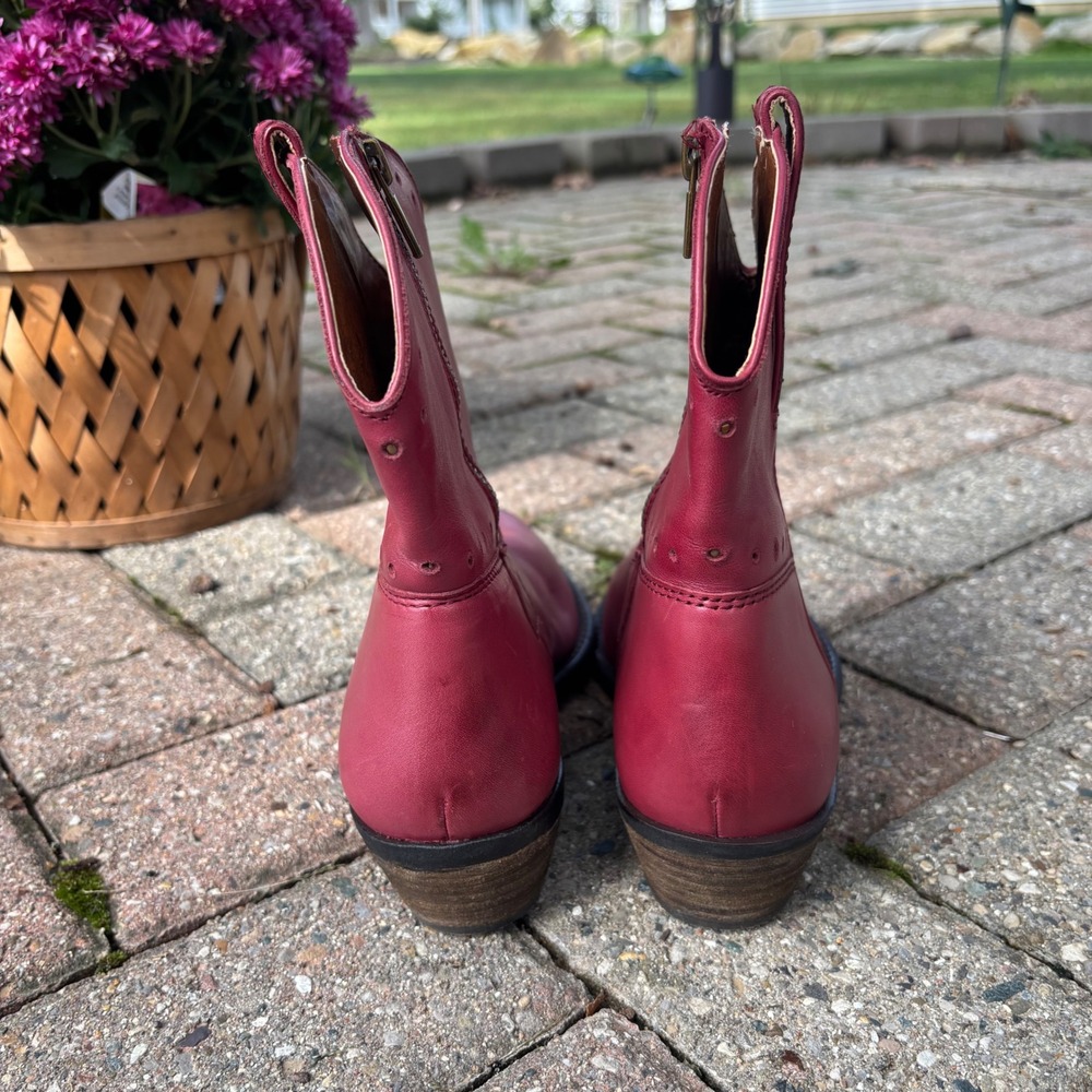 Lucky Brand Chantelx Wine Red Leather Western Ankle Boots Pointed Toe 8M 38.5 - Picture 3 of 9